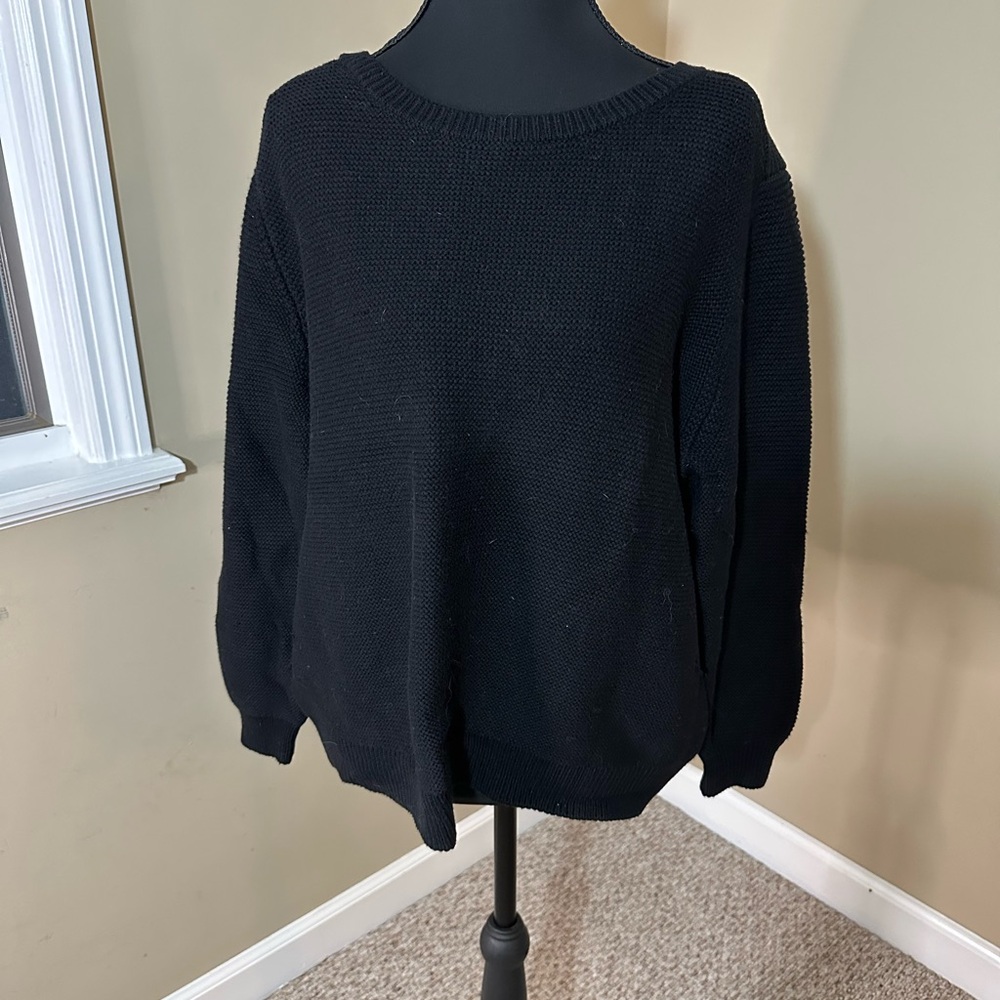 Neiman Marcus Black Crew Neck‎ Sweater